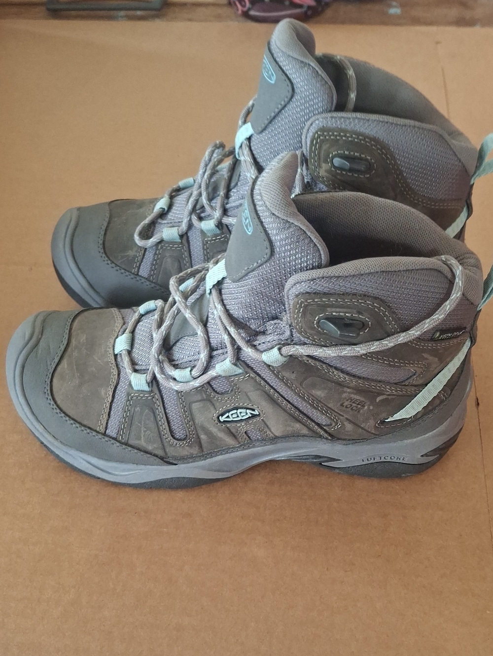 KEEN Women's Circadia Mid Waterproof Hiking Boots Size 8 Wide NWOB 1026843